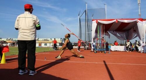 Atlet Lempar Lembing Putra Abdul Hafiz asal Sumatera Utara melakukan lemparan saat berlaga pada PON XXI Aceh-Sumut di Stadion Madya Sena, Deli Serdang, Sumatera Utara, Kamis (12/9/2024). Abdul Hafiz berhasil meraih medali emas usai berhasil melakukan lemparan sejauh 67.43m.