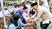 Bupati Simalungun saat tepung tawari 212 Jamaah  Calhaj Tahun 1446 H/2025 M. *Foto/ IMC/Net#
